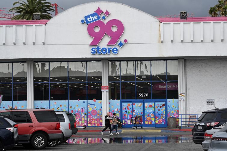 A 99 Cents Only store in Los Angeles on April 5. The City of Commerce discount chain with some 14,000 employees announced it will close all 371 of its stores in California, Arizona, Nevada and Texas after more than four decades.