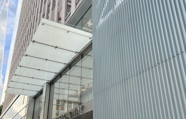 222 Broadway sold for nearly $400 million less than its 2016 sales price.