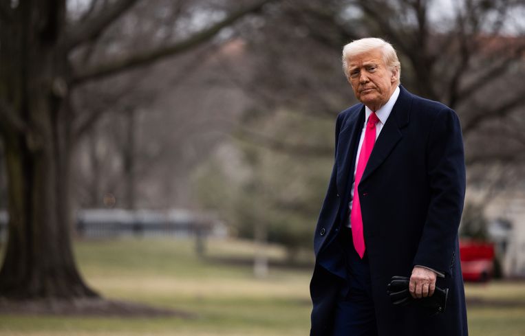 President Donald Trump walks to the residence after arriving to the White House.