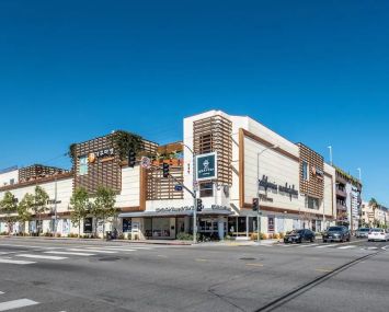 California Market at 450 South Western Avenue, Los Angeles.