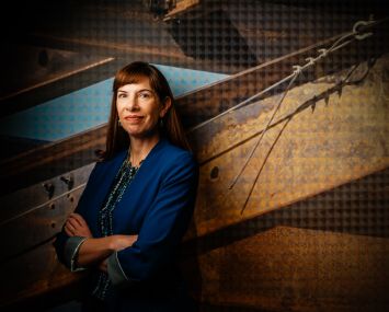 Melissa Román Burch.