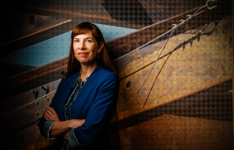 Melissa Román Burch.