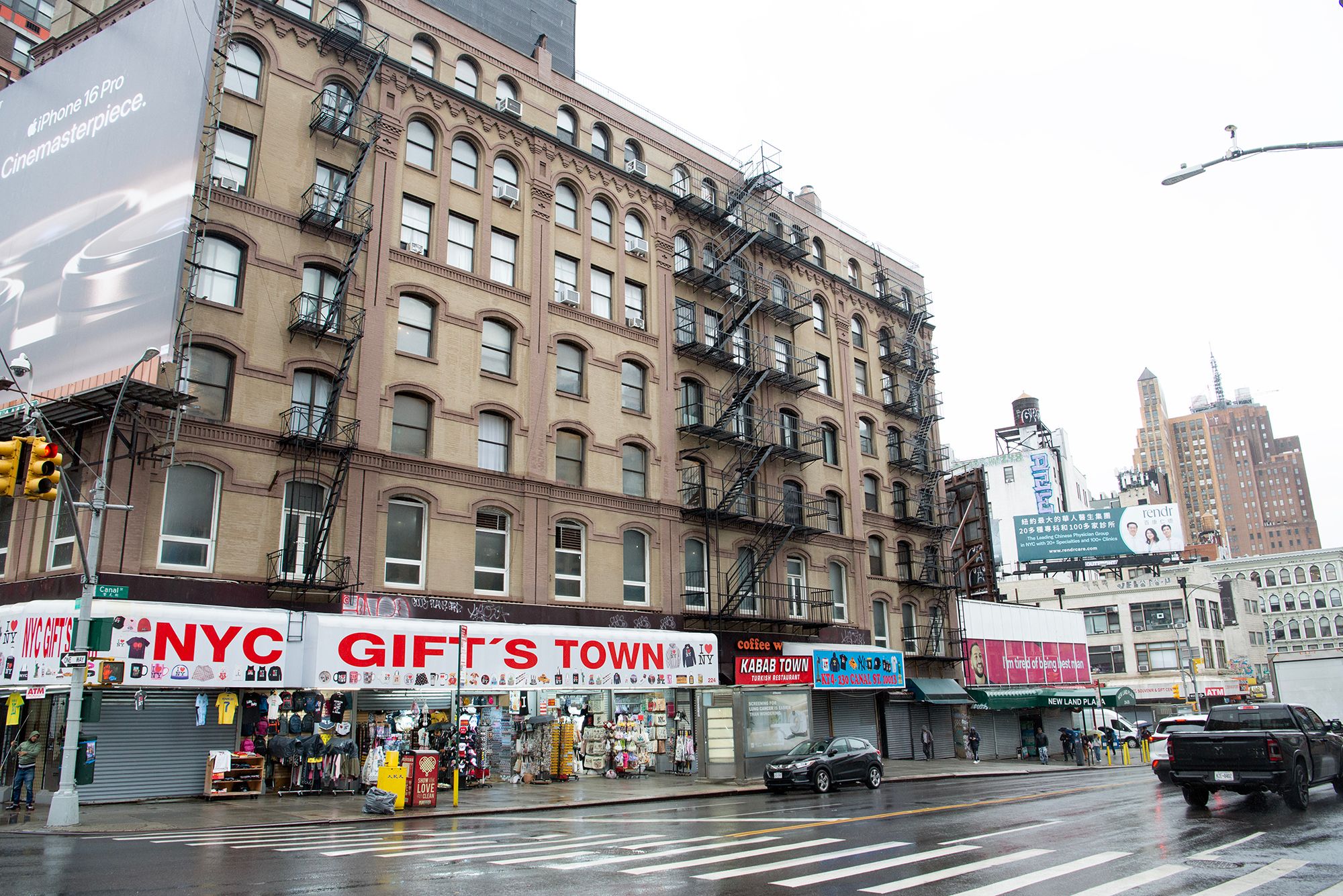 canal-street-new-york-city-440-canal-street-new-york-city-stock