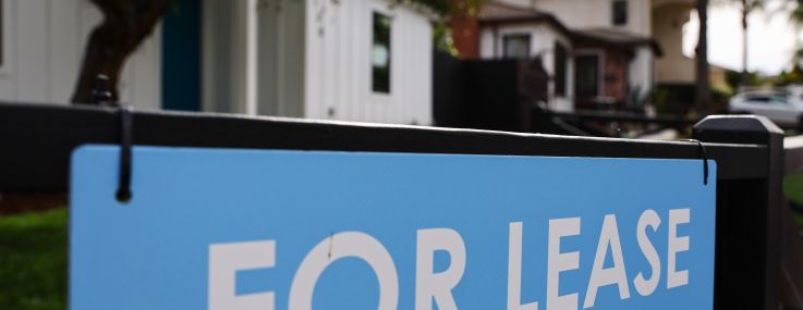 A sign that says for lease.