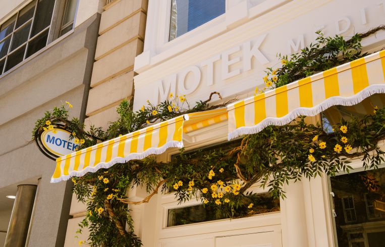The sign at a Motek restaurant.