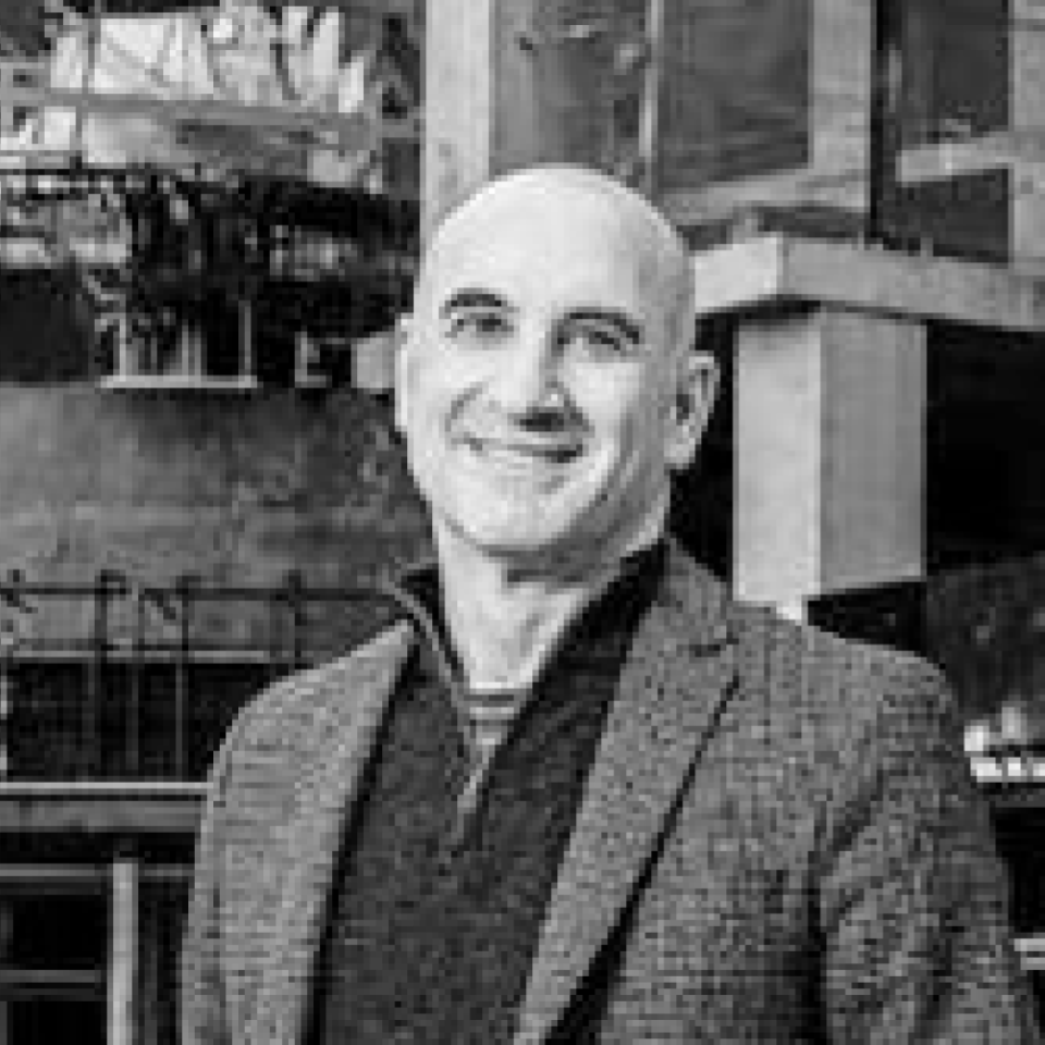 Headshot Template 2024 32 Multifamily Investment Forum