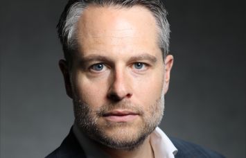 Peter Weiss.