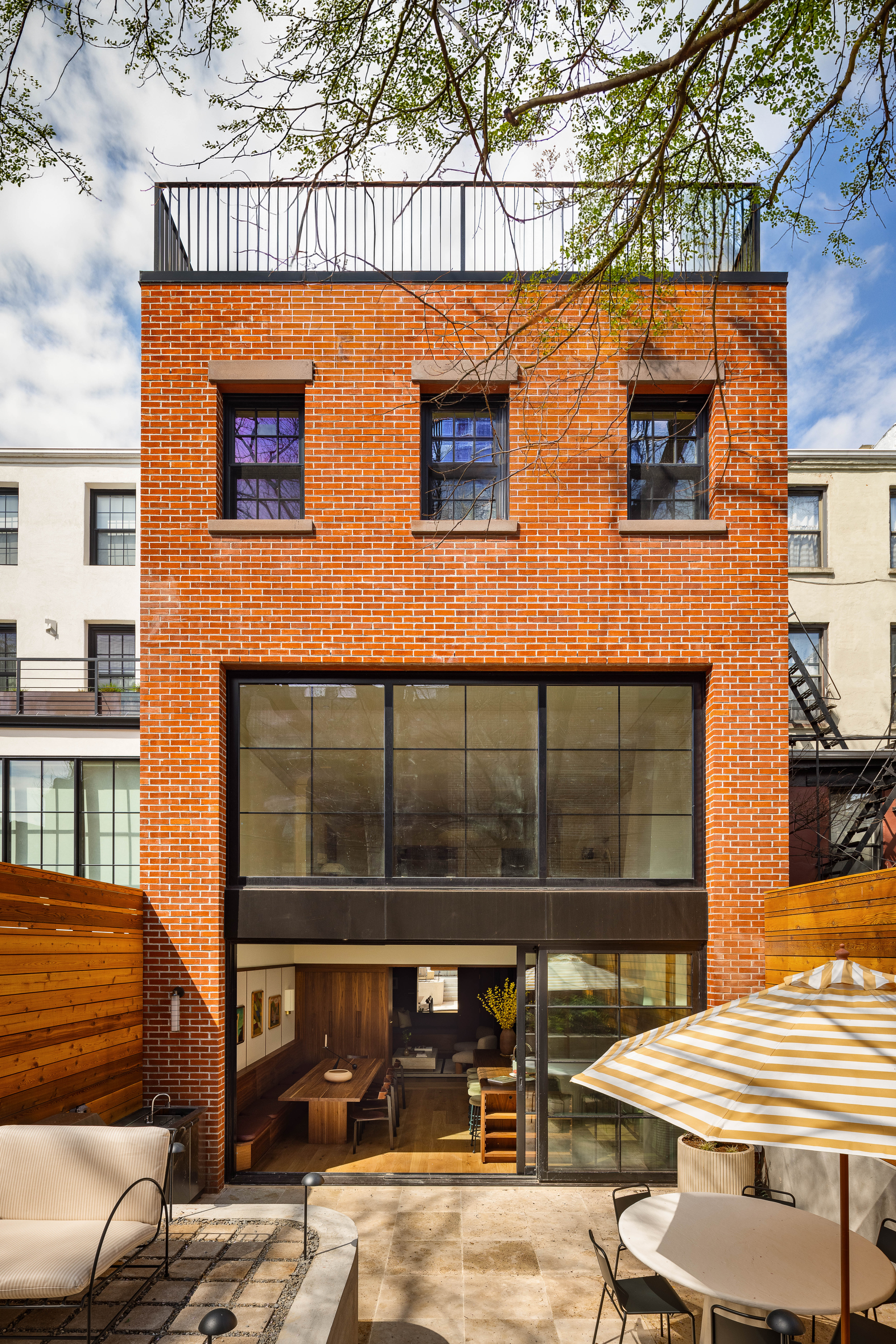 487 Henry Street aligns perfectly with the vibe and visual of Cobble Hill, Brooklyn.