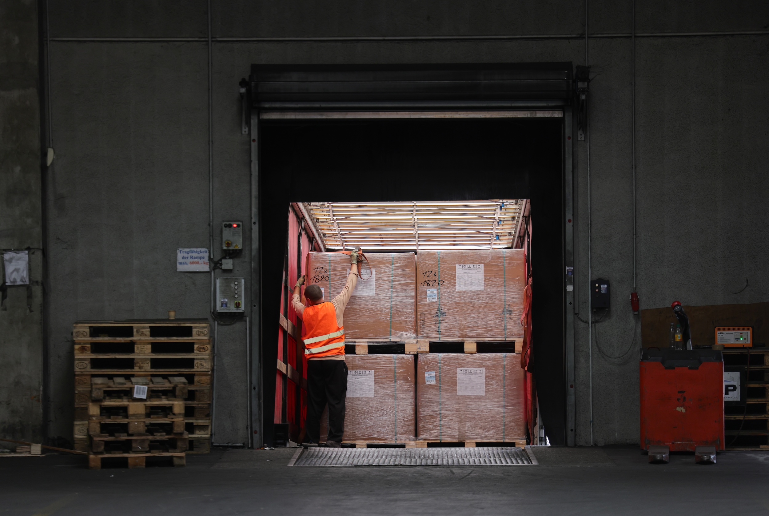 An employee secures the load of his truck.