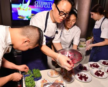 Chef Jiho Kim (second from left) attends Autism Speaks Celebrity Chef Gala in 2017.