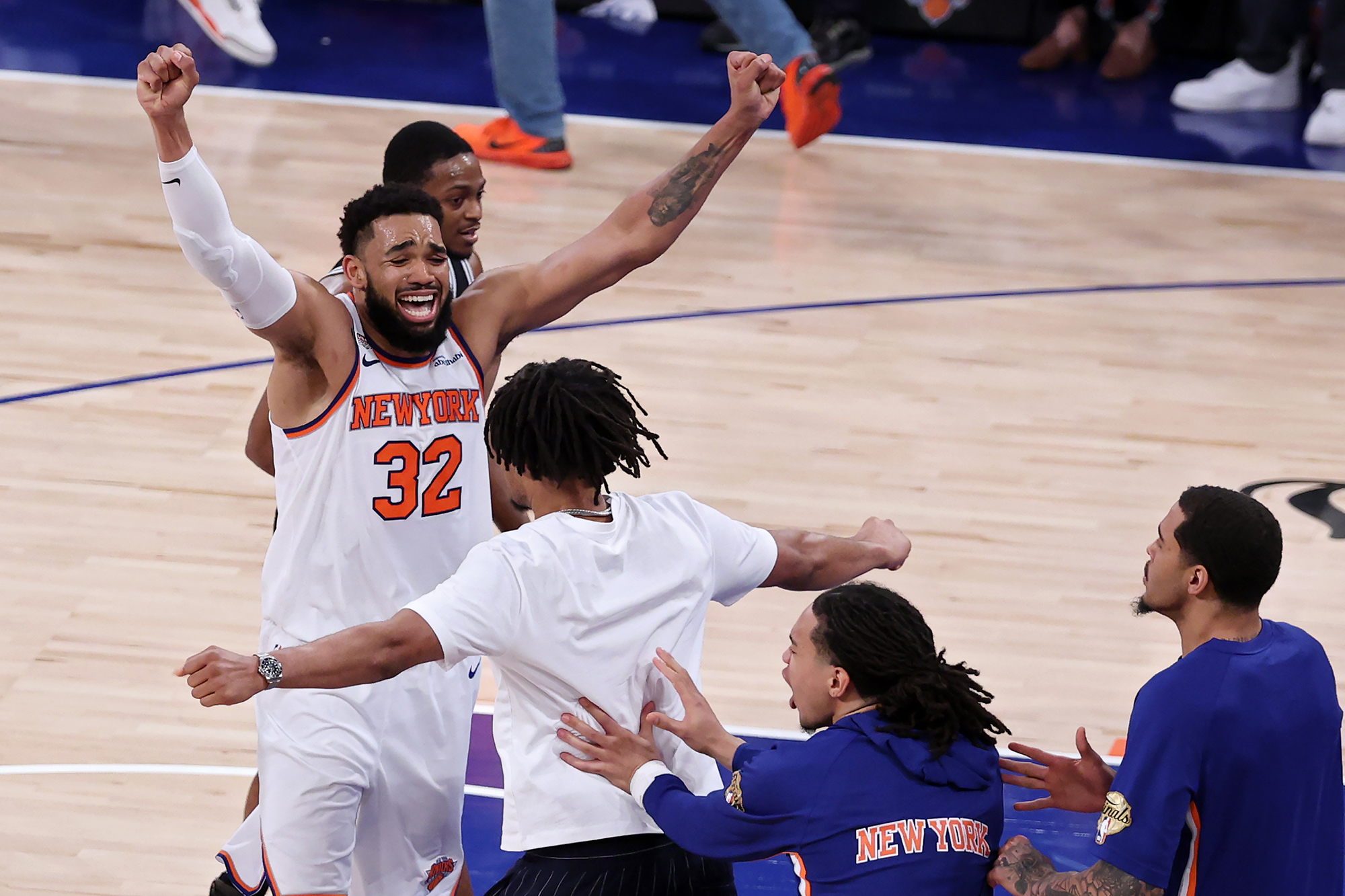 Karl-Anthony Towns (32) of the New York Knicks celebrates after his team's 107-106 victory against the San Antonio Spurs on Wednesday.