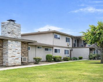 Castlewood Park Apartments in Buena Park, Calif.